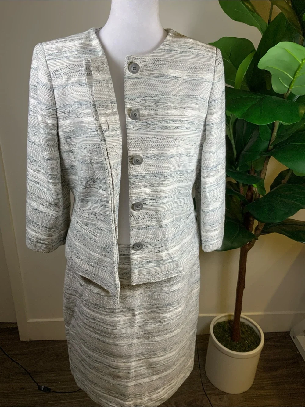 Ann Taylor Cream & Light Gray Textured Blazer